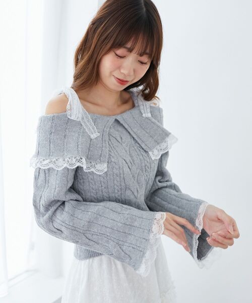MAJESTIC LEGON（マジェスティックレゴン）の「レースリボンオフショルケーブルニット（ニット/セーター・レディース・グレー/チャコールグレー/アイボリー・MEDIUM）」の15枚目の写真
