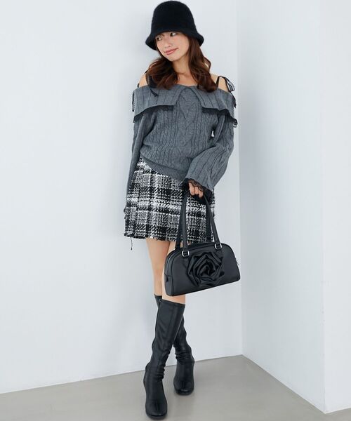 MAJESTIC LEGON（マジェスティックレゴン）の「レースリボンオフショルケーブルニット（ニット/セーター・レディース・グレー/チャコールグレー/アイボリー・MEDIUM）」の18枚目の写真