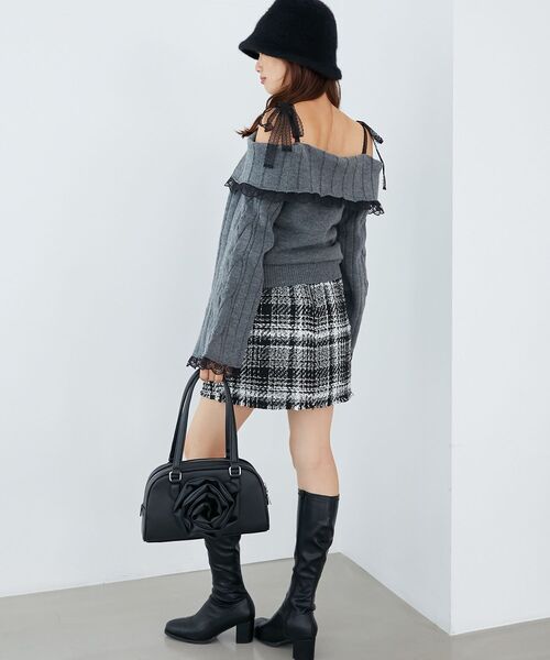 MAJESTIC LEGON（マジェスティックレゴン）の「レースリボンオフショルケーブルニット（ニット/セーター・レディース・グレー/チャコールグレー/アイボリー・MEDIUM）」の20枚目の写真