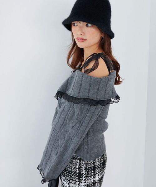 MAJESTIC LEGON（マジェスティックレゴン）の「レースリボンオフショルケーブルニット（ニット/セーター・レディース・グレー/チャコールグレー/アイボリー・MEDIUM）」の22枚目の写真