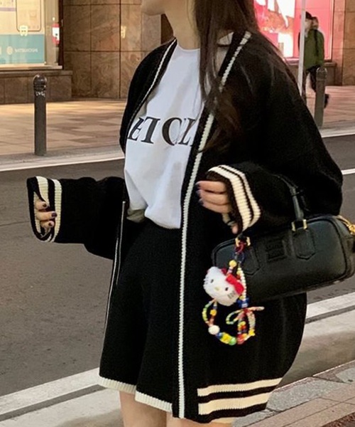 GLAMOROUS JANE（グラマラスジェーン）の「配色ライン入りカーデ×ショートパンツ2点セット（セットアップ・レディース・ホワイト/グレー/ブラック・FREE）」の2枚目の写真