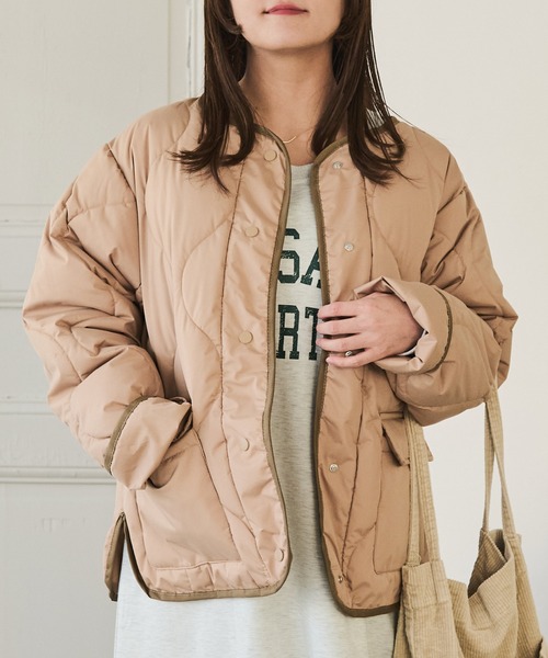 Crisp（クリスプ）の「カラーパイピングキルティングジャケット（ノーカラージャケット・レディース・ベージュ/カーキ・FREE）」の7枚目の写真