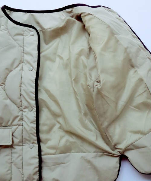 Crisp（クリスプ）の「カラーパイピングキルティングジャケット（ノーカラージャケット・レディース・ベージュ/カーキ・FREE）」の20枚目の写真