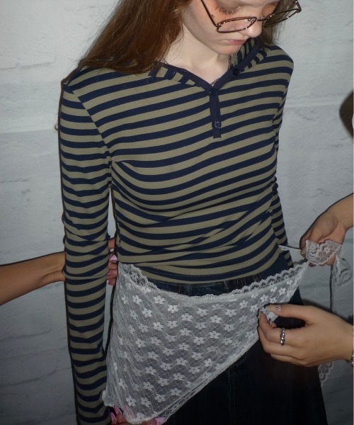 SHAGGIE(シャギー)の「フード付きロングスリーブフライストップス(Tシャツ/カットソー・レディース・ブラック/グレー/グレー系その他/ベージュ系その他・FREE)」の4枚目の写真