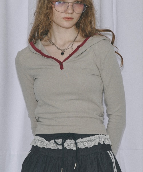 SHAGGIE(シャギー)の「フード付きロングスリーブフライストップス(Tシャツ/カットソー・レディース・ブラック/グレー/グレー系その他/ベージュ系その他・FREE)」の2枚目の写真