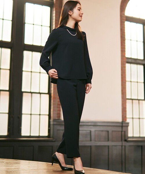 amaca（アマカ）の「トリアセテートコンパクトテーパードパンツ（その他パンツ・レディース・ベージュ/ダークネイビー・38/40）」の4枚目の写真