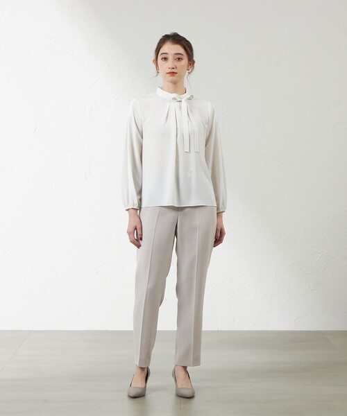 amaca（アマカ）の「トリアセテートコンパクトテーパードパンツ（その他パンツ・レディース・ベージュ/ダークネイビー・38/40）」の8枚目の写真