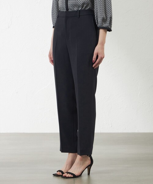 amaca（アマカ）の「トリアセテートコンパクトテーパードパンツ（その他パンツ・レディース・ベージュ/ダークネイビー・38/40）」の10枚目の写真