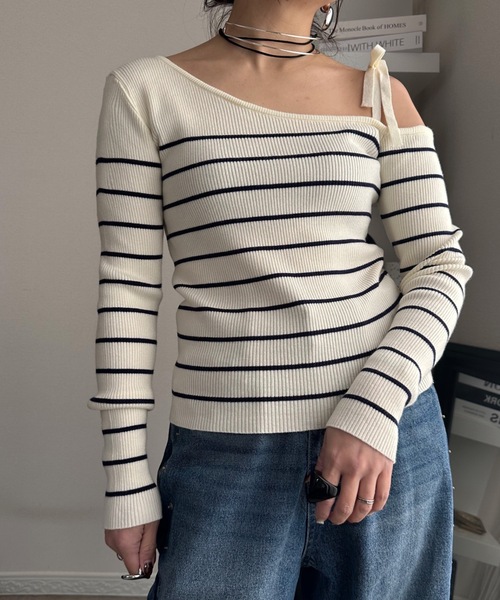 ULEULA(ウルア)の「肩リボンオフショルボーダーニット(ニット/セーター・レディース・アイボリー/ネイビー・FREE)」の6枚目の写真