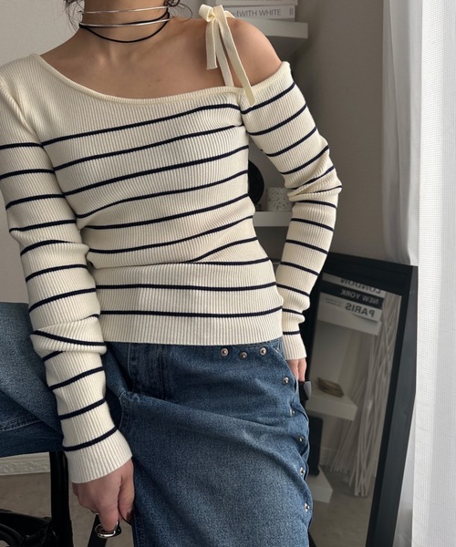 ULEULA(ウルア)の「肩リボンオフショルボーダーニット(ニット/セーター・レディース・アイボリー/ネイビー・FREE)」の9枚目の写真