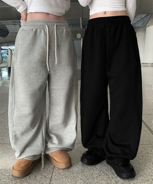 anyonemore(エニワンモア)の「裏起毛サイドタック裾ボタントレーニングパンツ(スウェットパンツ・レディース・ブラック/グレー・FREE)」の9枚目の写真