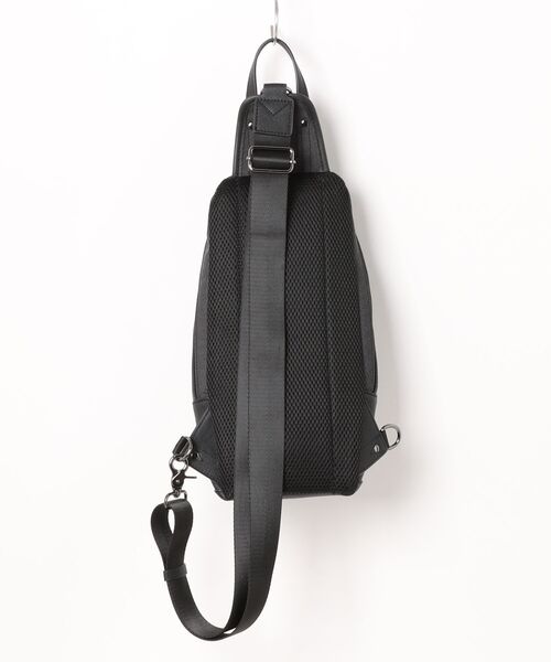 UNION STATION（ユニオンステーション）の「＜UNION STATION bu MEN'S BIGI＞フェイクレザーカジュアルボディーバッグ（ボディバッグ/ウエストポーチ・メンズ・ブラック/チャコールグレー・FREE）」の6枚目の写真