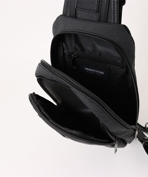 UNION STATION（ユニオンステーション）の「＜UNION STATION bu MEN'S BIGI＞フェイクレザーカジュアルボディーバッグ（ボディバッグ/ウエストポーチ・メンズ・ブラック/チャコールグレー・FREE）」の8枚目の写真