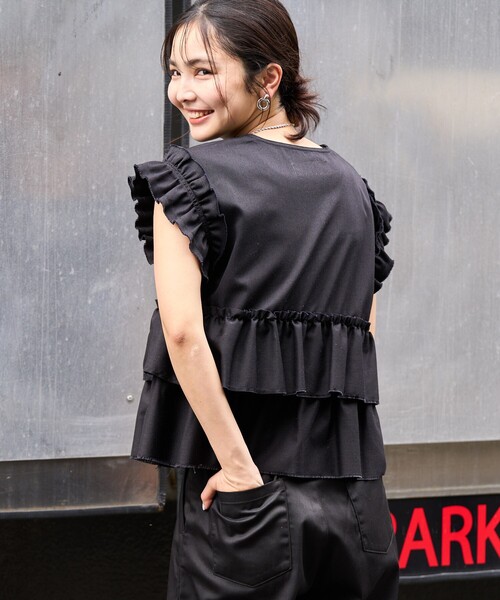 FREAK'S STORE(フリークスストア)の「RED KAP × FREAK'S STORE/レッドキャップ 別注 フリルベスト(ベスト・レディース・ブラック/ベージュ/サックスブルー・フリ-)」の5枚目の写真
