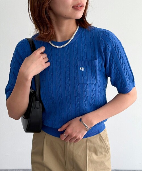 fredy emue(フレディエミュ)の「FR刺繍ケーブル柄ポケ付きプルオーバー(ニット/セーター・レディース・ベージュ/ネイビー/オフホワイト/イエロー/ブルー/ブラウン/レッド・38)」の5枚目の写真