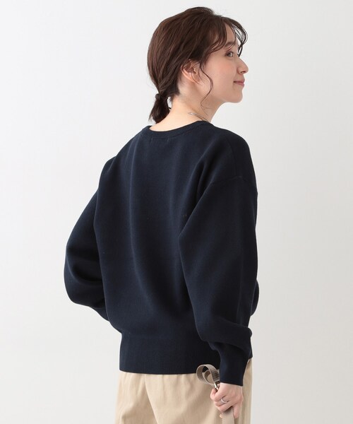 SHOO・LA・RUE(シューラルー)の「【洗える/S-LL/ちくちくしにくい】大人のための ロゴ入りスウェットライクニット(ニット/セーター・レディース・アイボリー/ライトグレー/ネイビー/ベージュ・01/02/03/04)」の13枚目の写真