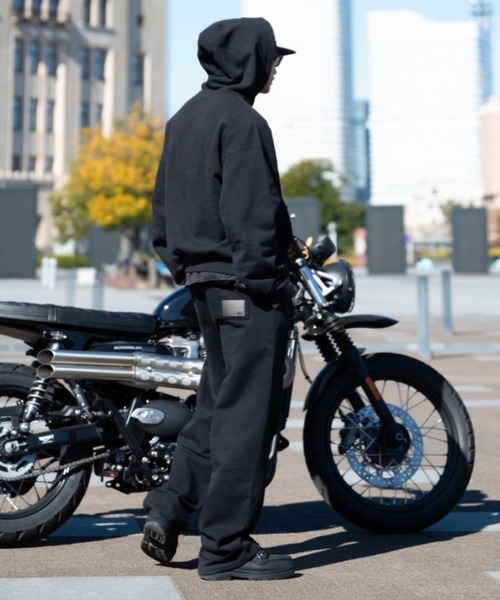 FCTY.(エフシーティーワイ)の「ヘビーオンススウェットパーカー/フーディ/レザーパッチ付き × ボックスシルエット(パーカー・メンズ・グレー/ブラック・MEDIUM/LARGE)」の6枚目の写真