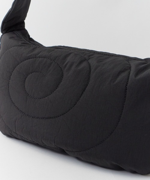 ROOPTOKYO（ループトウキョウ）の「Gathered Nylon Shoulder Bag / ギャザーナイロンショルダーバッグ（ショルダーバッグ・レディース・レッド/ブラック/ホワイト/グレー・FREE）」の20枚目の写真