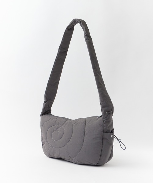 ROOPTOKYO（ループトウキョウ）の「Gathered Nylon Shoulder Bag / ギャザーナイロンショルダーバッグ（ショルダーバッグ・レディース・レッド/ブラック/ホワイト/グレー・FREE）」の5枚目の写真