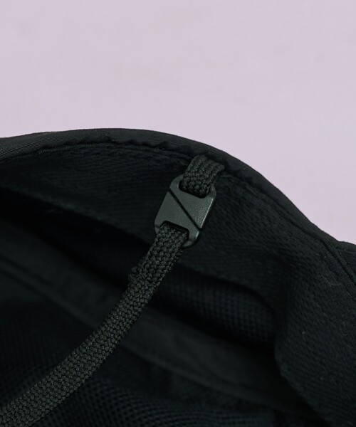 FREAK'S STORE(フリークスストア)の「Foxfire × FREAK'S STORE/フォックスファイヤー 別注 コード付き 2WAYナイロンキャップ(ハット・レディース・ベージュ/ブラック・ONE SIZE)」の5枚目の写真