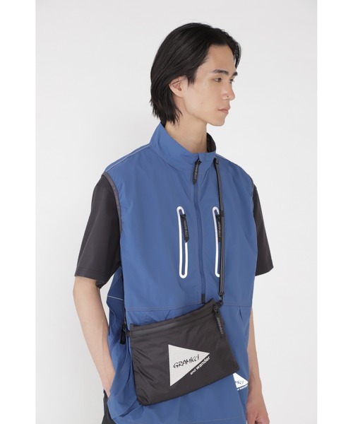 and wander（アンドワンダー）の「NYLON SACOCHE｜ナイロンサコッシュ UNISEX（ショルダーバッグ・メンズ・ブラック/ベージュ/イエロー/ブルーグリーン・FREE）」の2枚目の写真