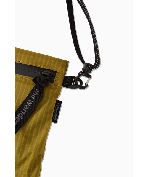 and wander（アンドワンダー）の「NYLON SACOCHE｜ナイロンサコッシュ UNISEX（ショルダーバッグ・メンズ・ブラック/ベージュ/イエロー/ブルーグリーン・FREE）」の11枚目の写真