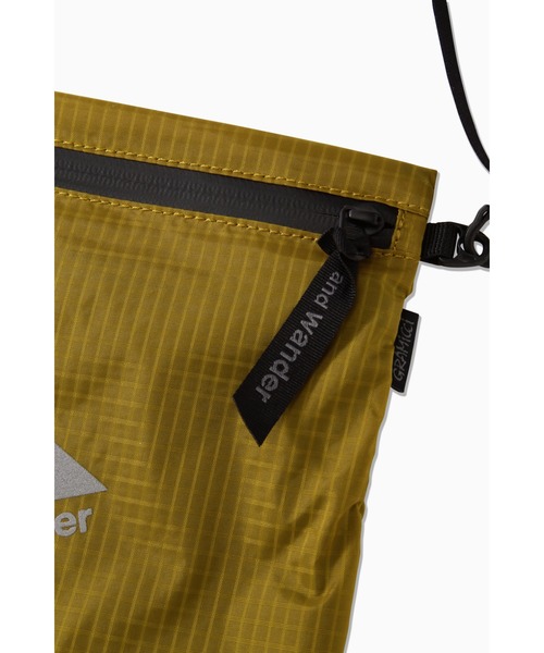 and wander（アンドワンダー）の「NYLON SACOCHE｜ナイロンサコッシュ UNISEX（ショルダーバッグ・メンズ・ブラック/ベージュ/イエロー/ブルーグリーン・FREE）」の14枚目の写真