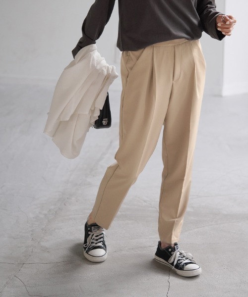 HUG.U（ハグユー）の「美活。テーパードカラーパンツ きれいめスタイル（スラックス・レディース・レモンイエロー/グレイッシュベージュ/ブラック/ライトブルー/ライトベージュ/ダークベージュ/ネイビー/オレンジ/テラコッタ/ピンク・L/M/LL）」の4枚目の写真