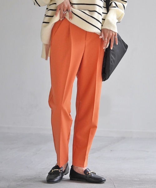 HUG.U（ハグユー）の「美活。テーパードカラーパンツ きれいめスタイル（スラックス・レディース・レモンイエロー/グレイッシュベージュ/ブラック/ライトブルー/ライトベージュ/ダークベージュ/ネイビー/オレンジ/テラコッタ/ピンク・L/M/LL）」の21枚目の写真