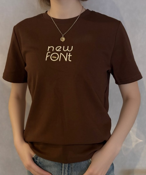 Girly Doll(ガーリードール)の「プレート付き刺繍ロゴTシャツ(Tシャツ/カットソー・レディース・ブラック/グレー/ブラウン/ボルドー・F)」の3枚目の写真