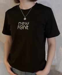 プレート付き刺繍ロゴTシャツ