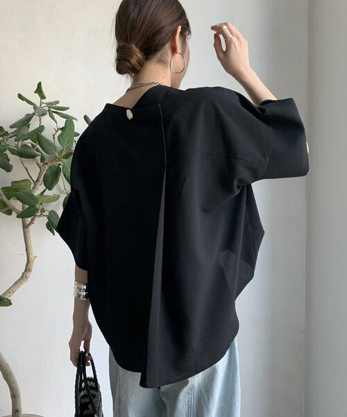 DouDou(ドゥドゥ)の「【WEB限定】シルバーモチーフスキッパーブラウス(シャツ/ブラウス・レディース・グレイッシュベージュ/オフホワイト/ブラック・FREE)」の1枚目の写真