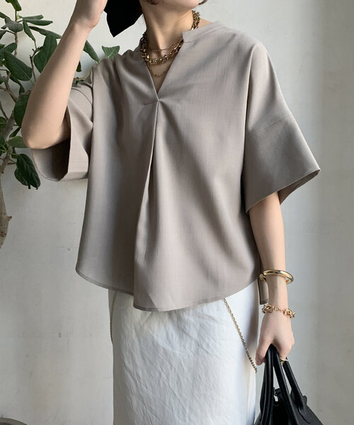 DouDou(ドゥドゥ)の「【WEB限定】シルバーモチーフスキッパーブラウス(シャツ/ブラウス・レディース・グレイッシュベージュ/オフホワイト/ブラック・FREE)」の13枚目の写真