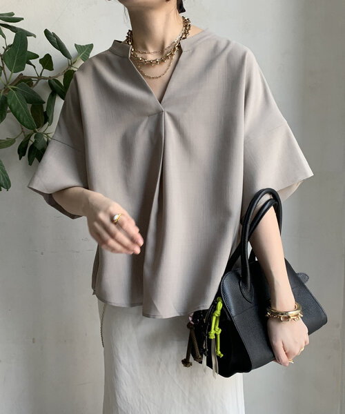 DouDou(ドゥドゥ)の「【WEB限定】シルバーモチーフスキッパーブラウス(シャツ/ブラウス・レディース・グレイッシュベージュ/オフホワイト/ブラック・FREE)」の12枚目の写真