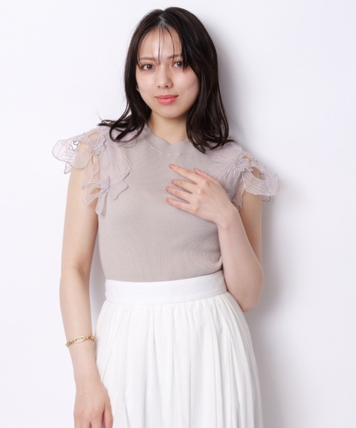 Mystrada(マイストラーダ)の「エンブロイダリーニット(ニット/セーター・レディース・ホワイト/ピンクベージュ/ブラック/キャメル・38)」の13枚目の写真