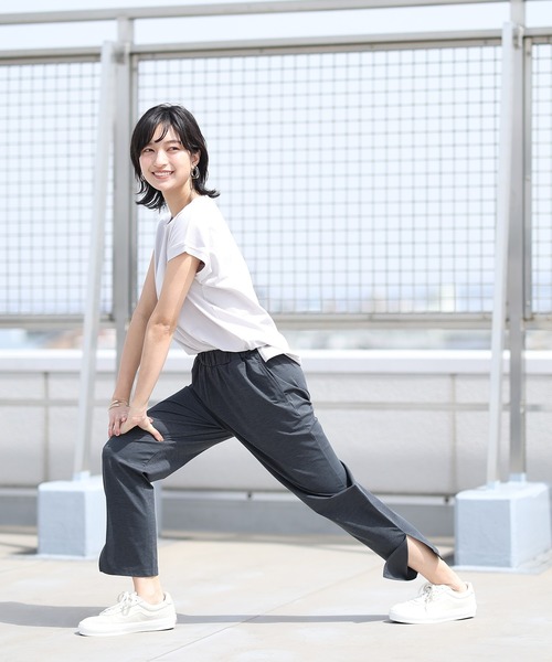 itto...（イット）の「【素早く乾いてさらっと快適！UVカット(UPF50+)＆速乾&接触冷感＆洗濯OK】DRYタッチスリットロングパンツ（スラックス・レディース・サンドベージュ/ブラック/チャコール・XL/L/M）」の4枚目の写真