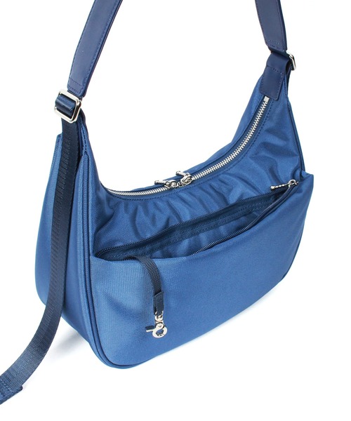 Beau're(ヴュレ)の「BEAURE Water Repellent ショルダー Bag(ショルダーバッグ・レディース・グレー/ブルー/ブラック・FREE)」の11枚目の写真