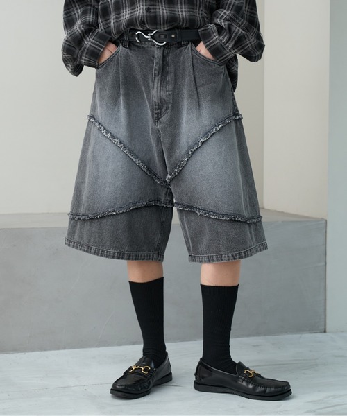 KUUUPY(クーピー)の「Fringe Baggy Half Denim Pants - フリンジバギーハーフデニムパンツ(デニムパンツ・メンズ・ブラック/ブルー・LARGE/MEDIUM/SMALL)」の1枚目の写真