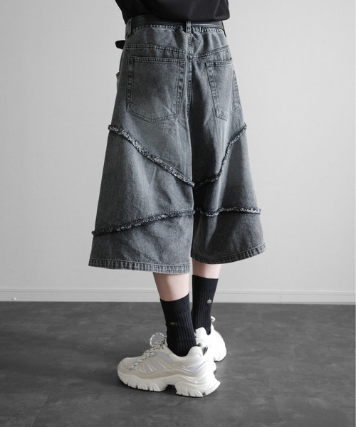 KUUUPY(クーピー)の「Fringe Baggy Half Denim Pants - フリンジバギーハーフデニムパンツ(デニムパンツ・メンズ・ブラック/ブルー・LARGE/MEDIUM/SMALL)」の9枚目の写真
