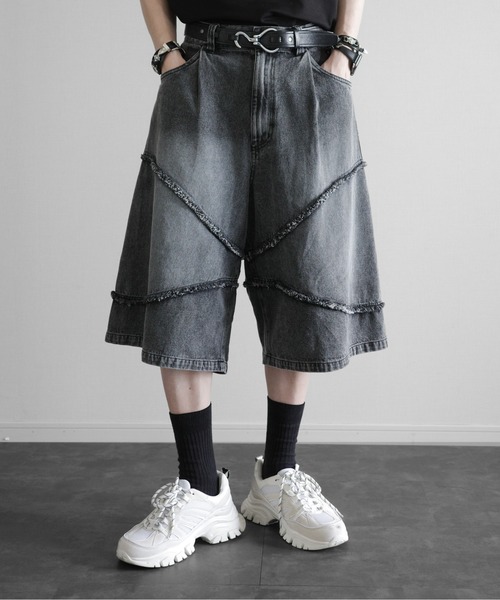 KUUUPY(クーピー)の「Fringe Baggy Half Denim Pants - フリンジバギーハーフデニムパンツ(デニムパンツ・メンズ・ブラック/ブルー・LARGE/MEDIUM/SMALL)」の7枚目の写真