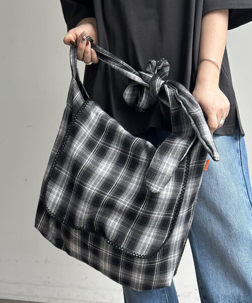 CPCM（シーピーシーエム）の「ステッチフラップショルダーバッグ（ショルダーバッグ・メンズ・ネイビー/ブラック/アイボリー/ブラック系その他・FREE）」の3枚目の写真