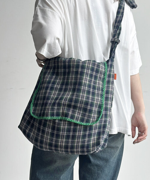 CPCM（シーピーシーエム）の「ステッチフラップショルダーバッグ（ショルダーバッグ・メンズ・ネイビー/ブラック/アイボリー/ブラック系その他・FREE）」の4枚目の写真