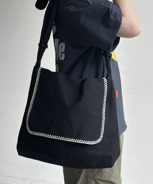 CPCM（シーピーシーエム）の「ステッチフラップショルダーバッグ（ショルダーバッグ・メンズ・ネイビー/ブラック/アイボリー/ブラック系その他・FREE）」の2枚目の写真