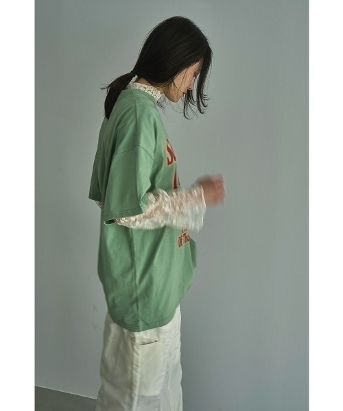 marjour（マージュール）の「LOGO OVER TEE（Tシャツ/カットソー・レディース・グリーン/ブルー・M）」の4枚目の写真