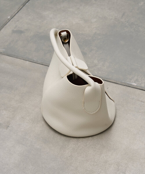 SHENERY（シーナリー）の「《ポーチ付き！》バケツバッグ（トートバッグ・レディース・オフホワイト/グリーン/ブラック・FREE）」の7枚目の写真