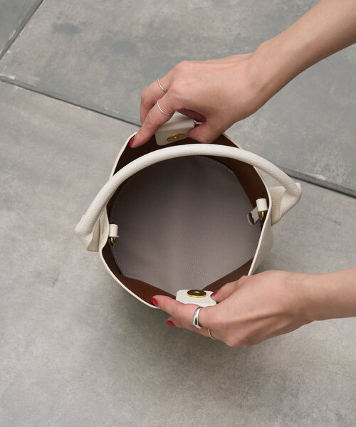 SHENERY（シーナリー）の「《ポーチ付き！》バケツバッグ（トートバッグ・レディース・オフホワイト/グリーン/ブラック・FREE）」の6枚目の写真