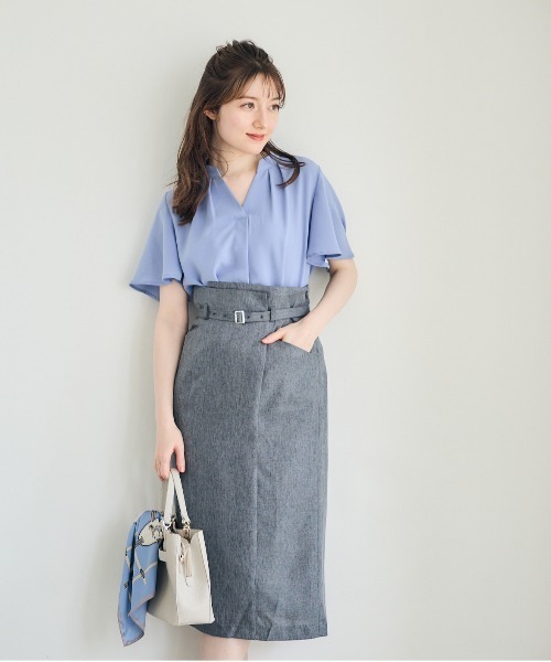 12Twelve Agenda(トゥエルブ アジェンダ)の「ストレッチジョーゼットキーネックブラウス(シャツ/ブラウス・レディース・チャコールグレー/グレイッシュベージュ/オフホワイト/ブルー・M)」の5枚目の写真