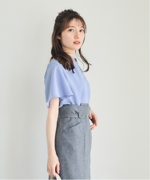 12Twelve Agenda(トゥエルブ アジェンダ)の「ストレッチジョーゼットキーネックブラウス(シャツ/ブラウス・レディース・チャコールグレー/グレイッシュベージュ/オフホワイト/ブルー・M)」の6枚目の写真