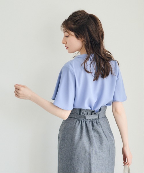12Twelve Agenda(トゥエルブ アジェンダ)の「ストレッチジョーゼットキーネックブラウス(シャツ/ブラウス・レディース・チャコールグレー/グレイッシュベージュ/オフホワイト/ブルー・M)」の8枚目の写真