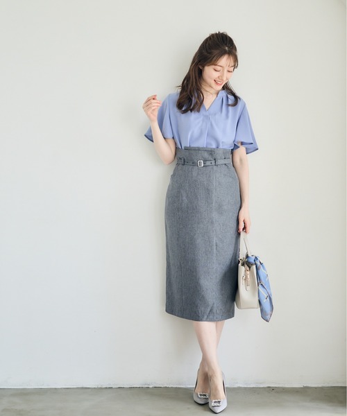 12Twelve Agenda(トゥエルブ アジェンダ)の「ストレッチジョーゼットキーネックブラウス(シャツ/ブラウス・レディース・チャコールグレー/グレイッシュベージュ/オフホワイト/ブルー・M)」の9枚目の写真